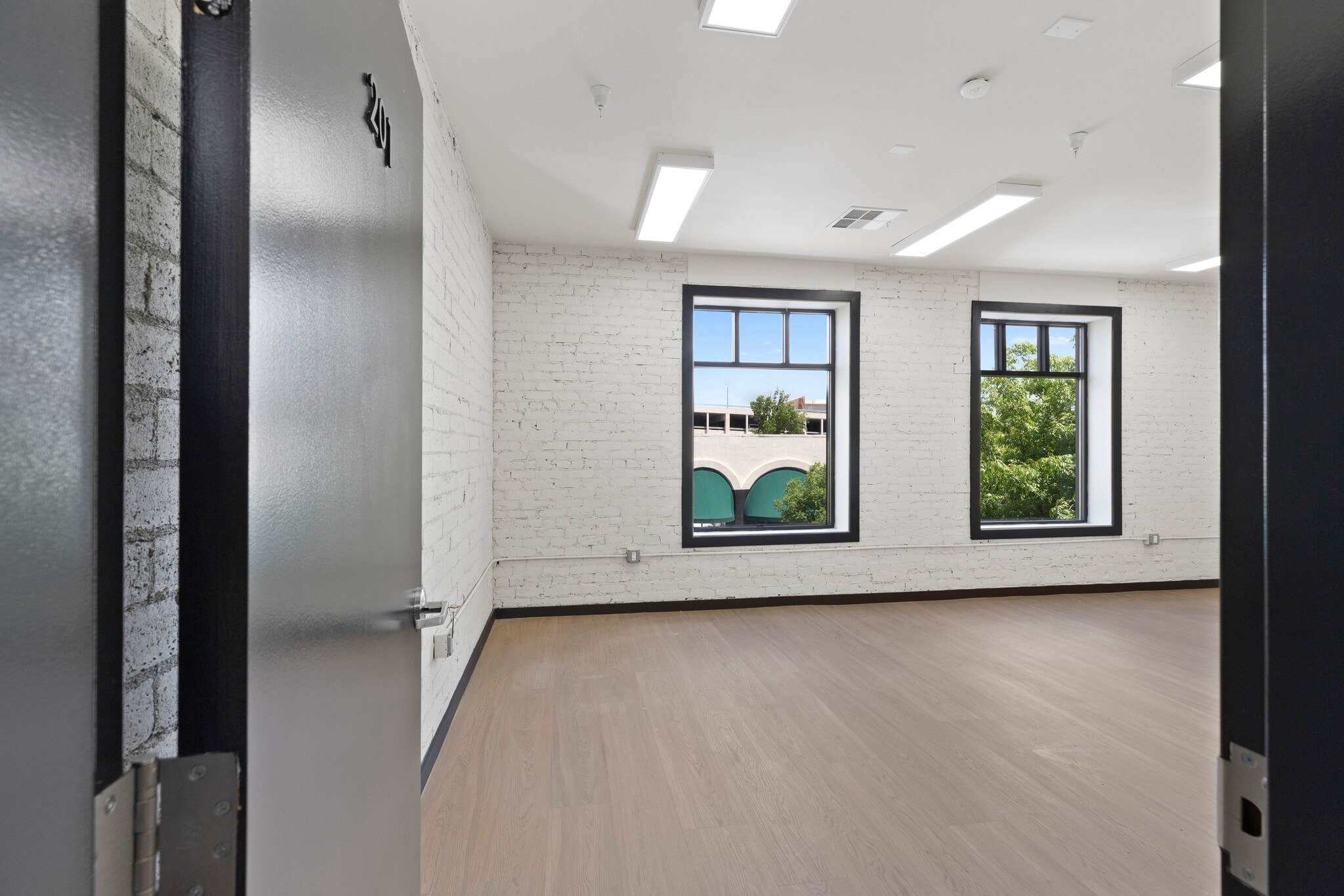 939 10th St, Modesto, CA for lease Interior Photo- Image 1 of 2