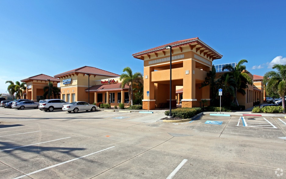 801-829 Atlantic Ave, Cocoa Beach, FL for lease - Building Photo - Image 1 of 6