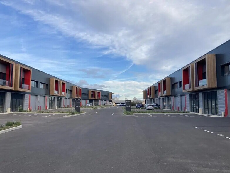 Industrial in La Seyne-sur-Mer for lease - Building Photo - Image 2 of 10