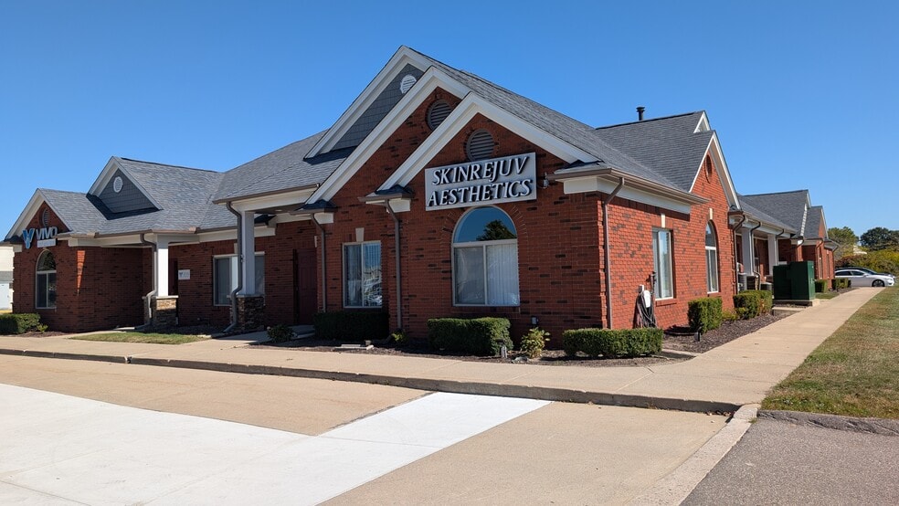 44720 Hayes Rd, Clinton Township, MI for lease - Building Photo - Image 1 of 4