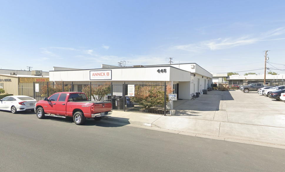 445 N I St, Tulare, CA for lease - Building Photo - Image 1 of 3