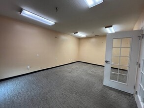 16490 Walnut St, Hesperia, CA for lease Interior Photo- Image 2 of 19