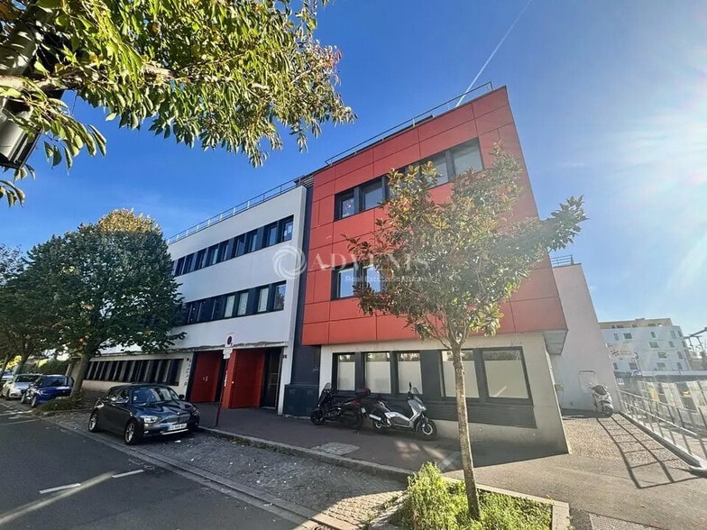 Office in Bondy for lease - Building Photo - Image 1 of 5