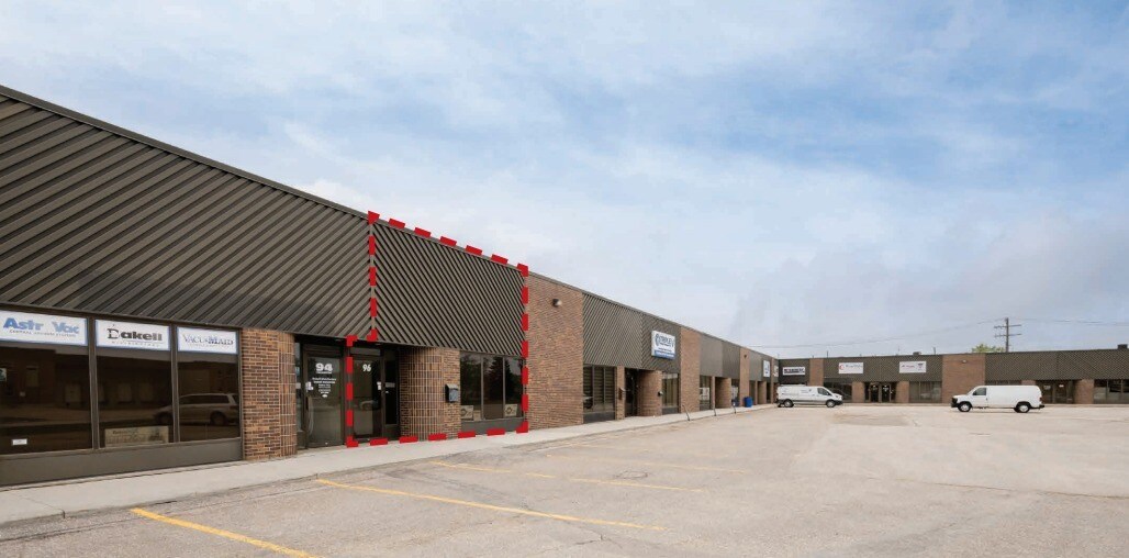 90-120 Paramount Rd, Winnipeg, MB for lease Building Photo- Image 1 of 4