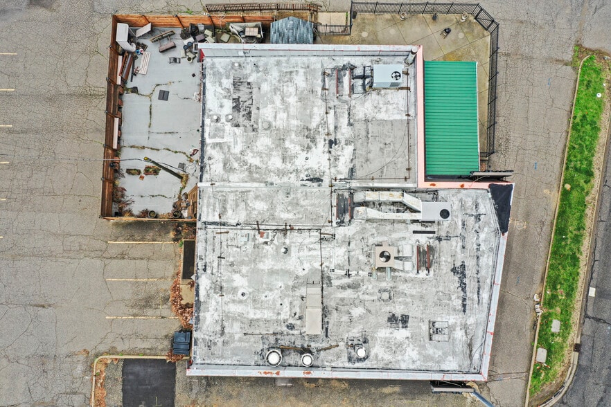 1090 Rochester Rd, Troy, MI for sale - Building Photo - Image 1 of 63