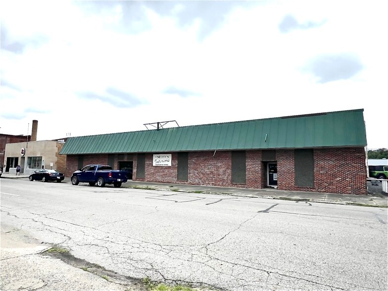 127 W 7th St, Connersville, IN for sale - Building Photo - Image 1 of 7