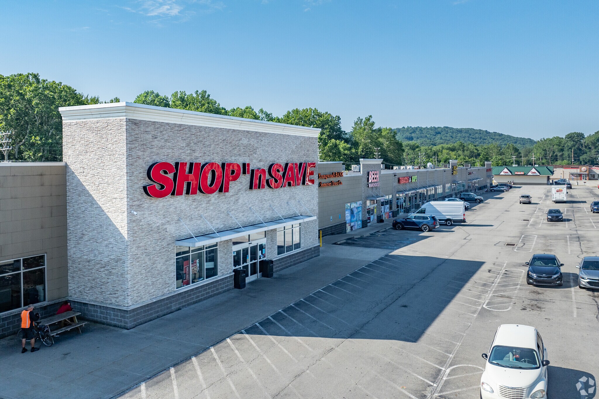 250 S 3rd St, Youngwood, PA for lease Primary Photo- Image 1 of 2