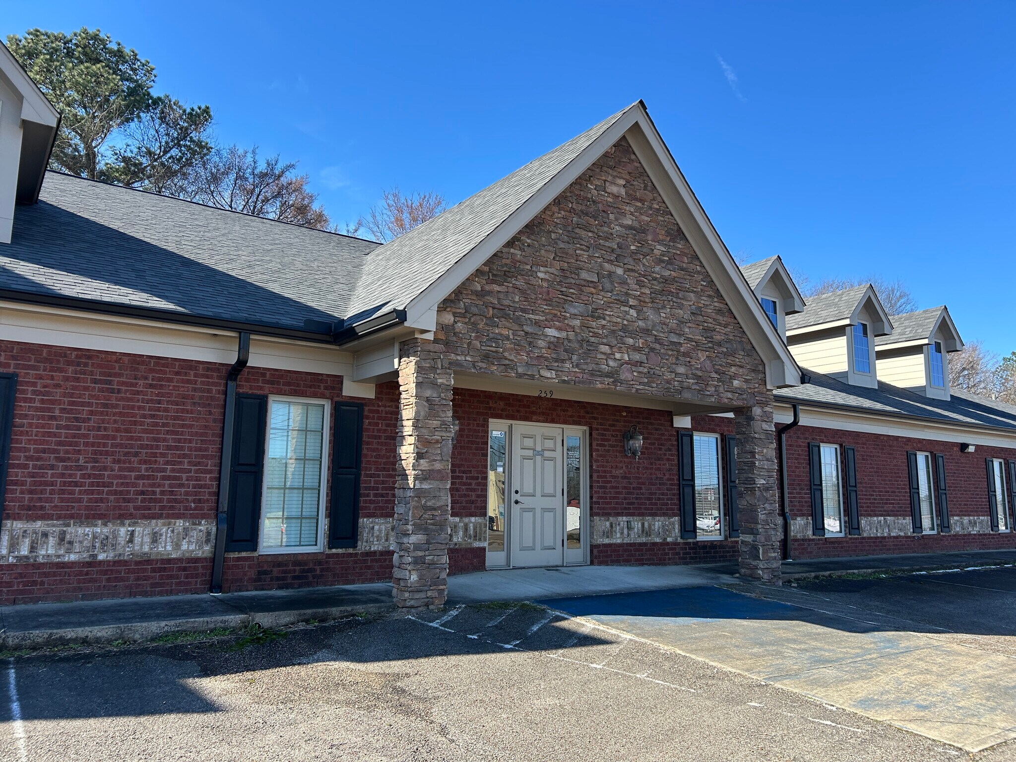 249A W Church St, Lexington, TN for lease Building Photo- Image 1 of 15