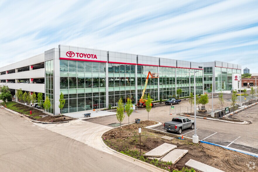 4401 American Blvd W, Bloomington, MN for sale - Primary Photo - Image 1 of 1