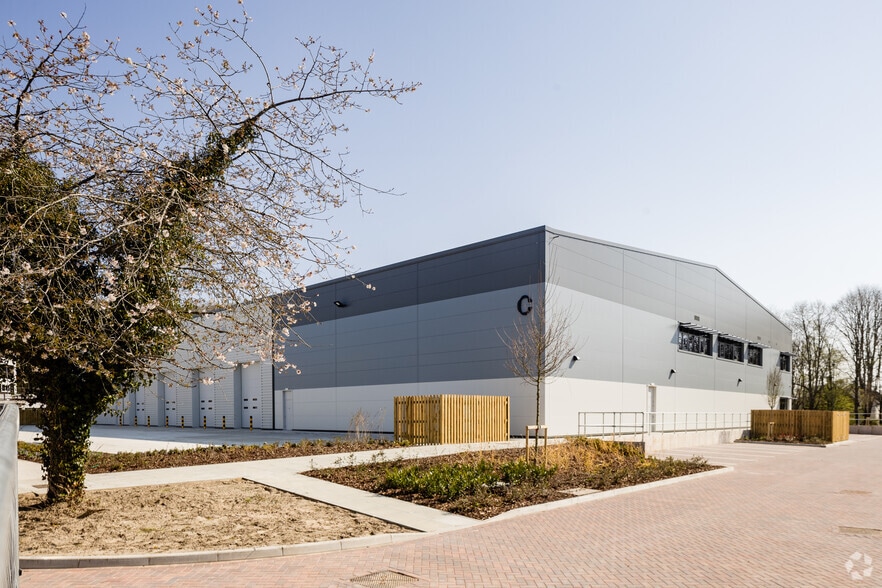 Wade Rd, Basingstoke for lease - Building Photo - Image 2 of 2