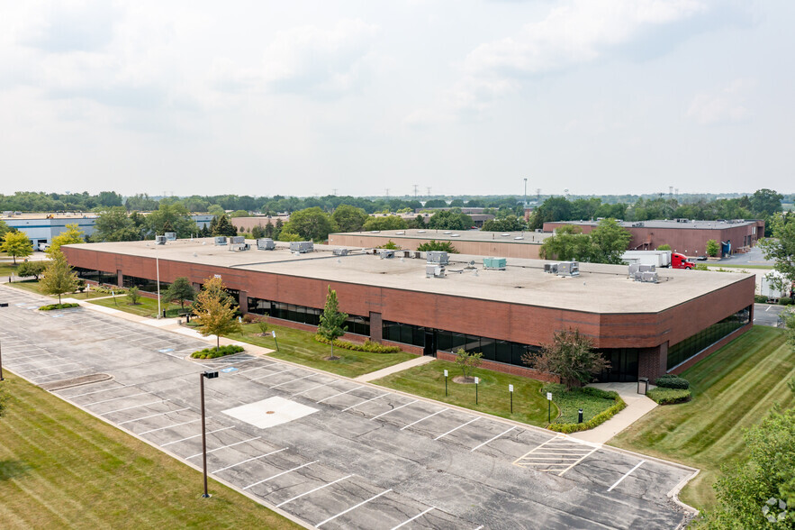 2100 Corporate Dr, Addison, IL for lease - Building Photo - Image 3 of 8