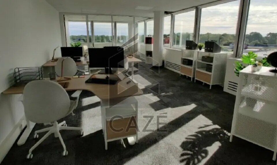 Office in Pessac for lease - Interior Photo - Image 1 of 6