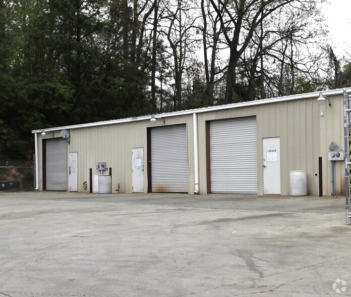 2210 Sylvan Rd, Atlanta, GA for sale - Building Photo - Image 1 of 1