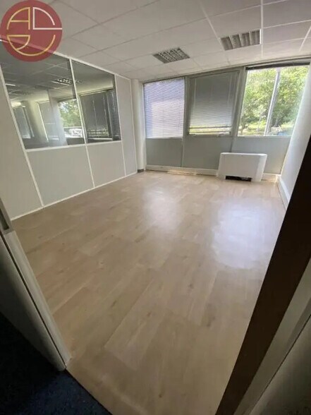 Office in Labège for lease - Interior Photo - Image 1 of 11