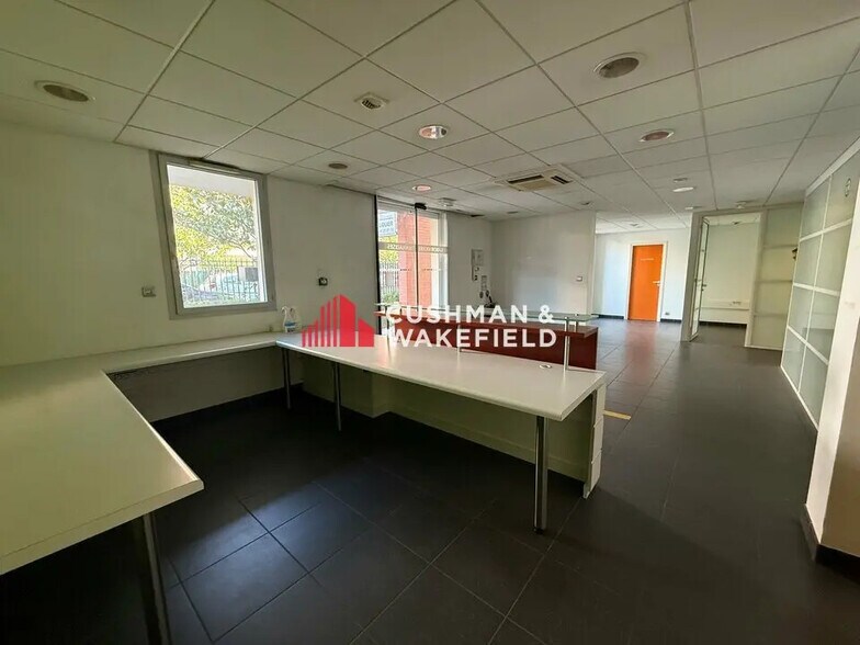 Office in L'UNION for sale - Interior Photo - Image 3 of 8