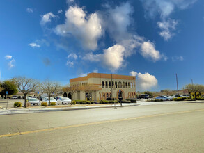 15099 Kamana Rd, Apple Valley, CA for lease Building Photo- Image 2 of 5