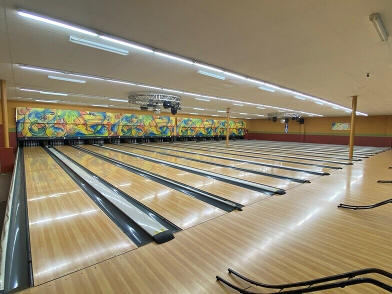 3515 El Indio Hwy, Eagle Pass, TX 78852 Desert Lanes