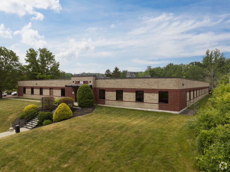 36 British American Blvd, Latham, NY for lease - Building Photo - Image 1 of 7