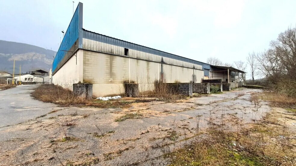 Industrial in Villebois for lease - Building Photo - Image 2 of 6