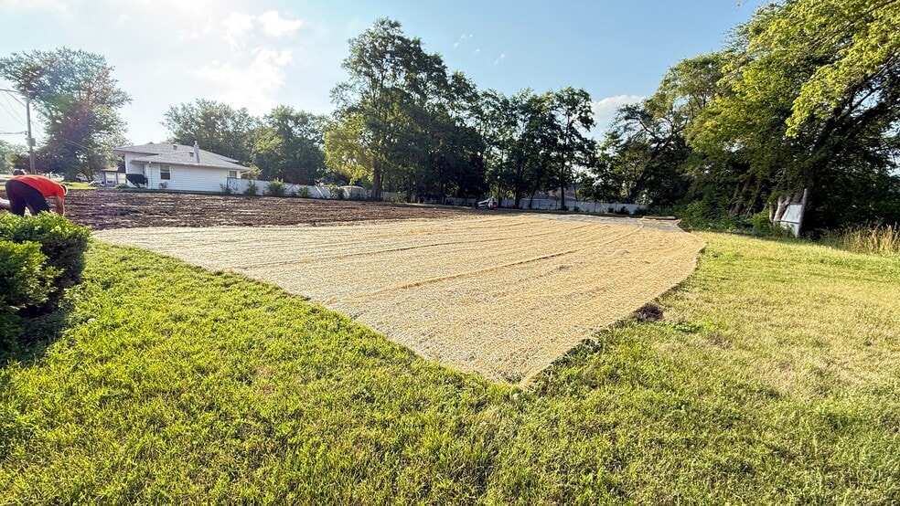 222 W Main St, Carpentersville, IL for sale - Building Photo - Image 2 of 5