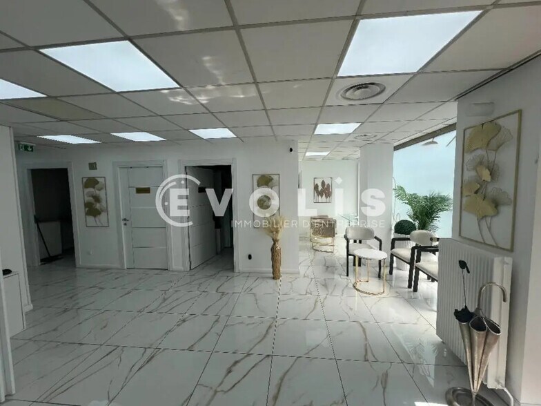 Retail in Saint-Maur-des-Fossés for lease - Interior Photo - Image 2 of 9