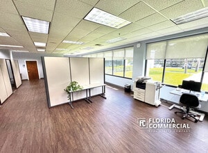 700 SE Central Pky, Stuart, FL for lease Interior Photo- Image 1 of 10