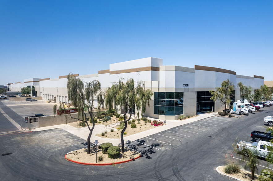 2300 S 51st Ave, Phoenix, AZ for lease - Primary Photo - Image 1 of 6