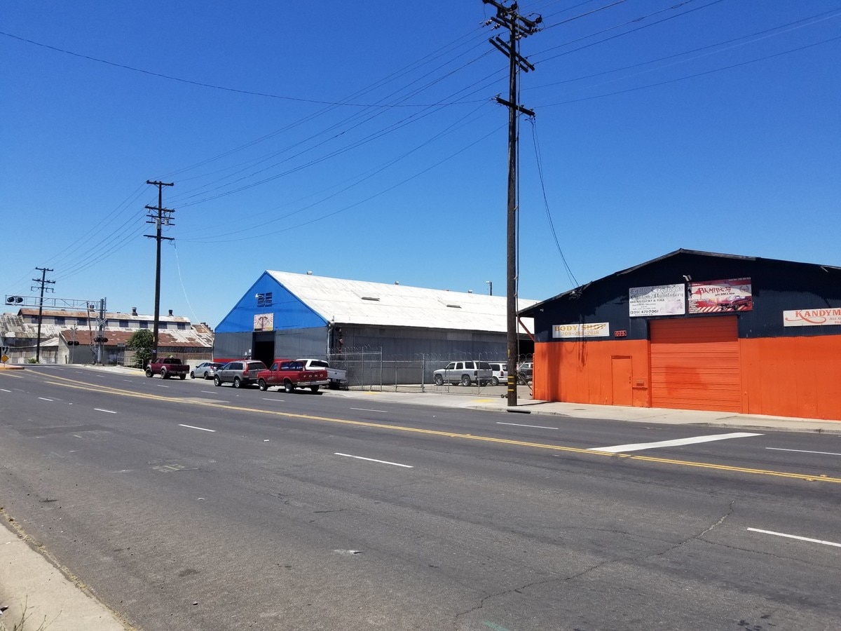 1021 E Hazelton Ave, Stockton, CA 95205