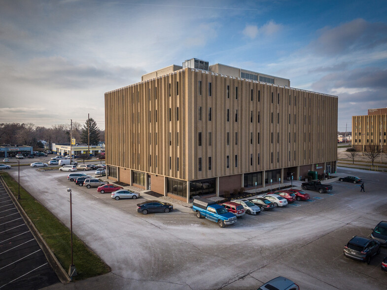 4701 N Keystone Ave, Indianapolis, IN for lease - Building Photo - Image 1 of 6