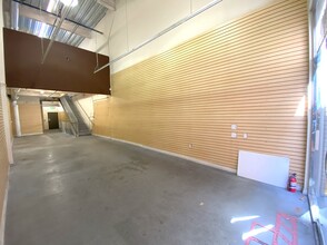 800 E 12th St, Los Angeles, CA for lease Interior Photo- Image 2 of 19