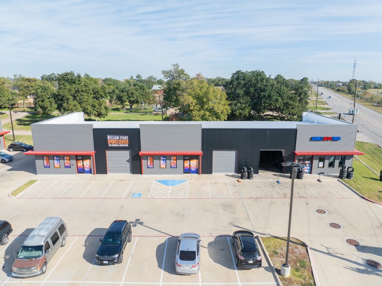 40190 Bus US-290, Waller, TX for lease - Building Photo - Image 3 of 7