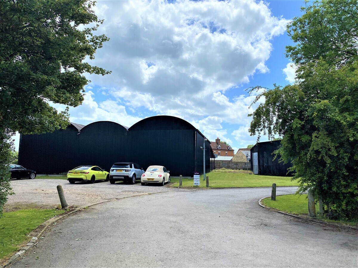 Banbury Rd, Warwick, WAR CV35 0AA Harwoods Barns