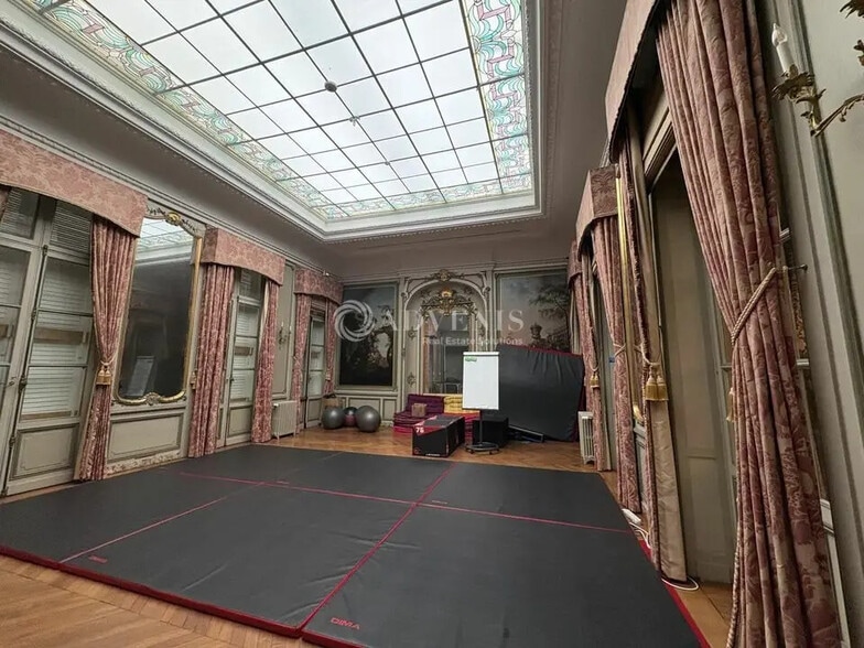 Office in Lille for lease - Building Photo - Image 2 of 10