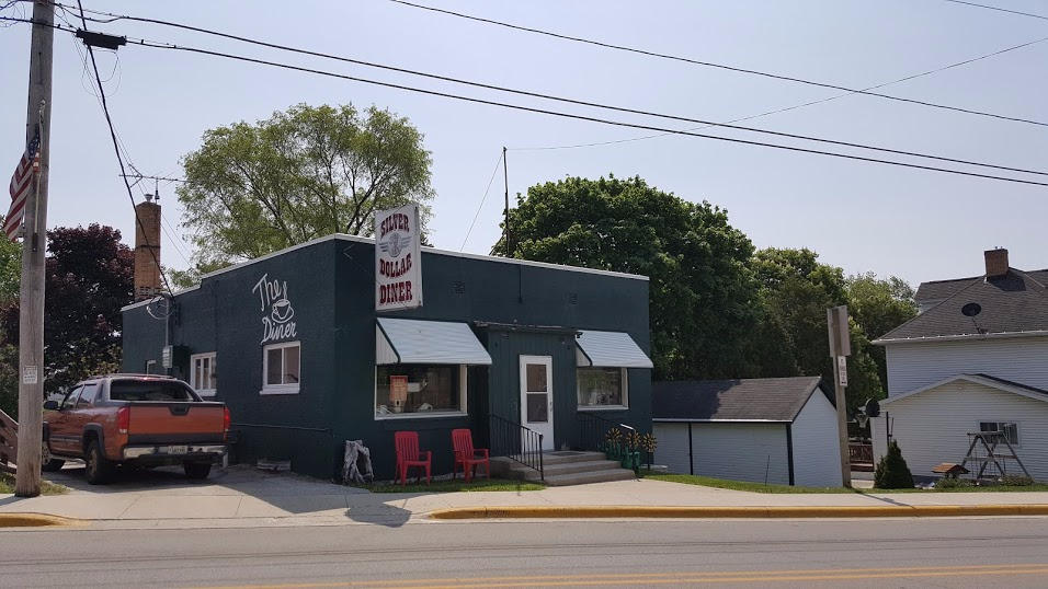 213 N Calumet Dr, Valders, WI 54245