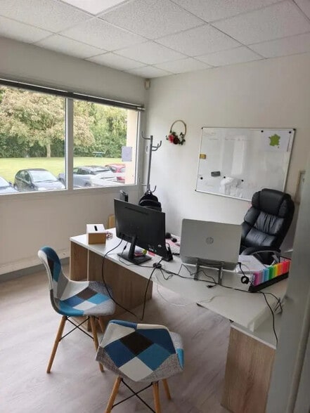 Office in Cormelles-le-Royal for lease - Building Photo - Image 3 of 7