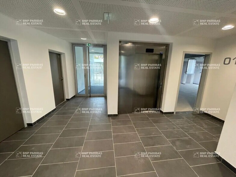 Office in Carquefou for sale - Building Photo - Image 3 of 19