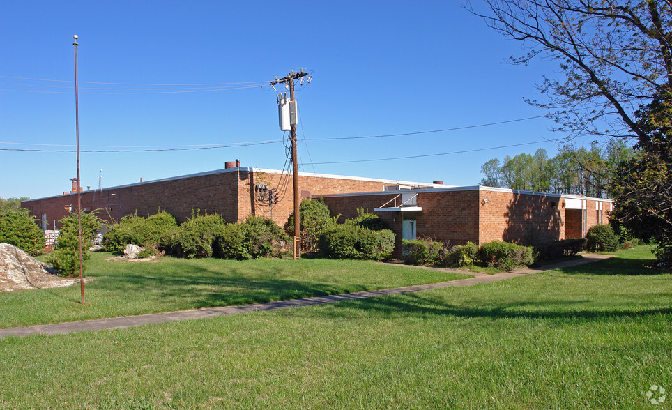 1708 Fairfax Rd, Greensboro, NC for lease - Primary Photo - Image 1 of 5