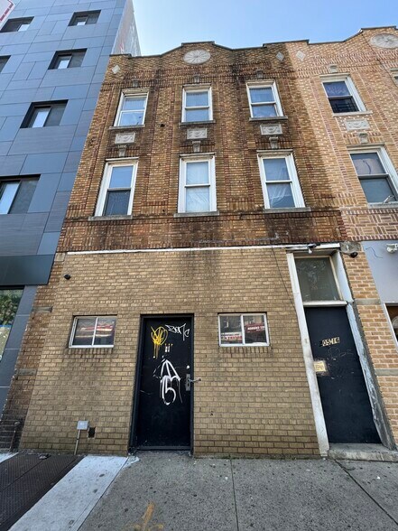 10516 Northern Blvd, Corona, NY for sale - Primary Photo - Image 1 of 1