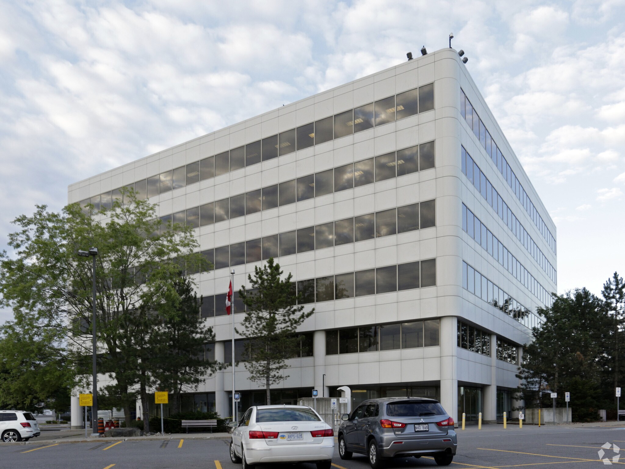 2745 Iris St, Ottawa, ON for sale Primary Photo- Image 1 of 1