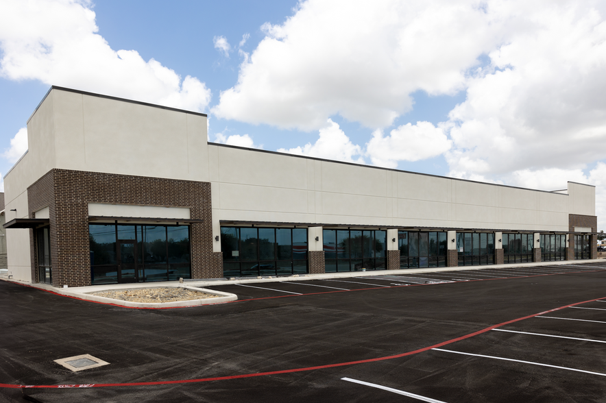 7875 Kitty Hawk rd, Converse, TX for lease - Building Photo - Image 3 of 4