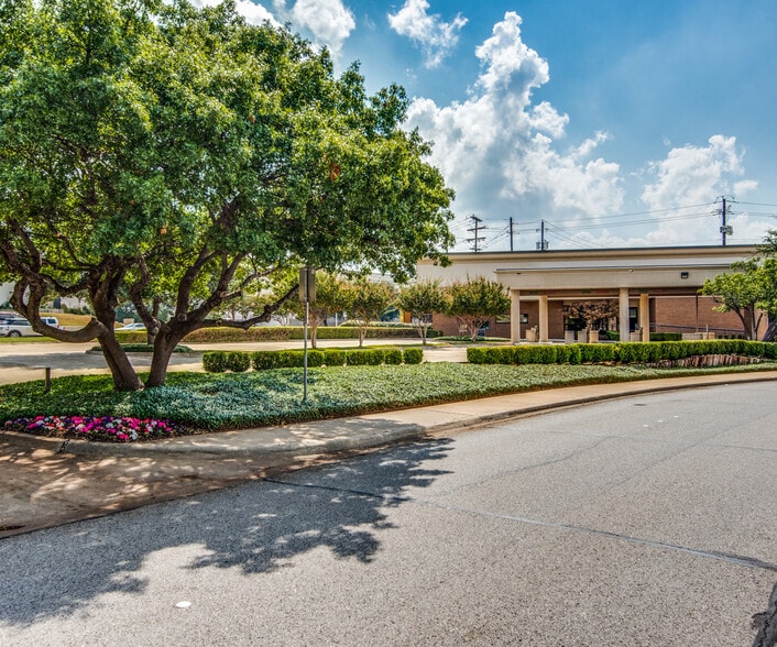 13333 Midway Rd, Farmers Branch, TX for lease - Building Photo - Image 3 of 5