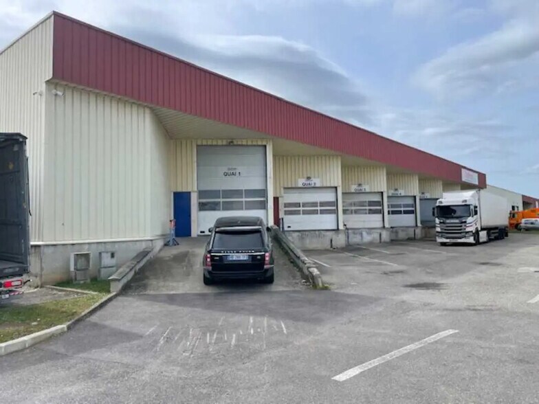 15 Avenue De Montmartin, Corbas for lease - Building Photo - Image 3 of 19