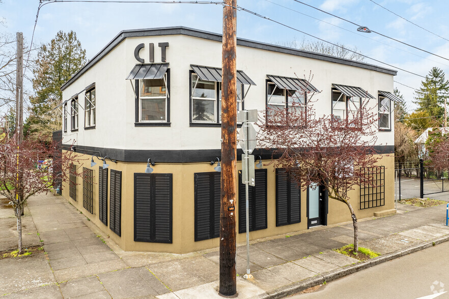 7203-7205 SE Raymond St, Portland, OR for sale - Primary Photo - Image 1 of 25