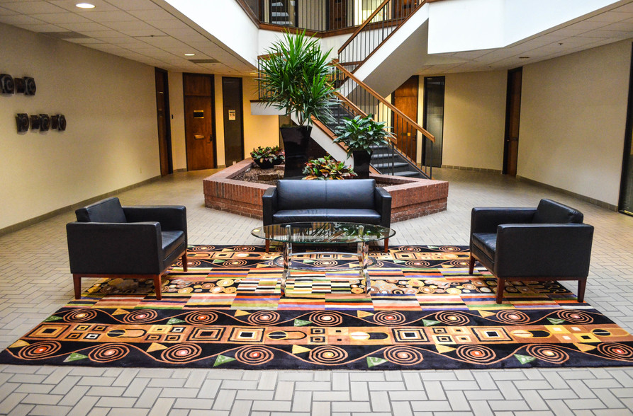 14465 Webb Chapel Rd, Farmers Branch, TX for lease - Lobby - Image 2 of 13