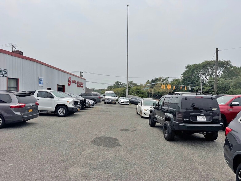 359 Duffy Ave, Hicksville, NY for sale - Building Photo - Image 2 of 12