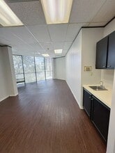 6430 Richmond Ave, Houston, TX for lease Interior Photo- Image 2 of 5
