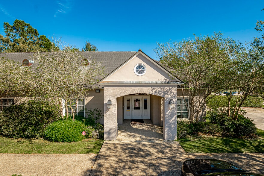 8425 Cumberland Pl, Baton Rouge, LA for lease - Building Photo - Image 2 of 65