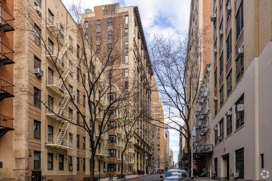 207-217 W 25th St, New York, NY for lease - Building Photo - Image 3 of 7