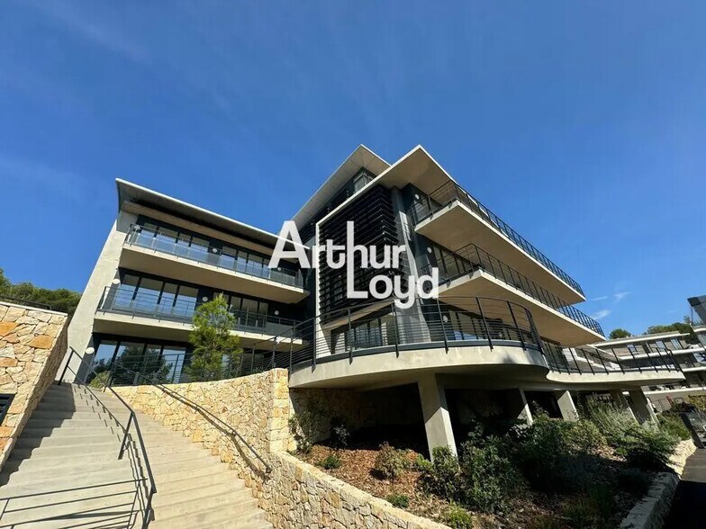 Office in Valbonne for lease - Building Photo - Image 2 of 42