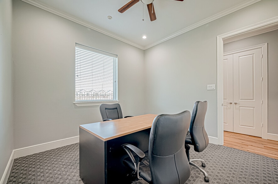 18514 Green Land Way, Houston, TX for sale - Interior Photo - Image 2 of 23